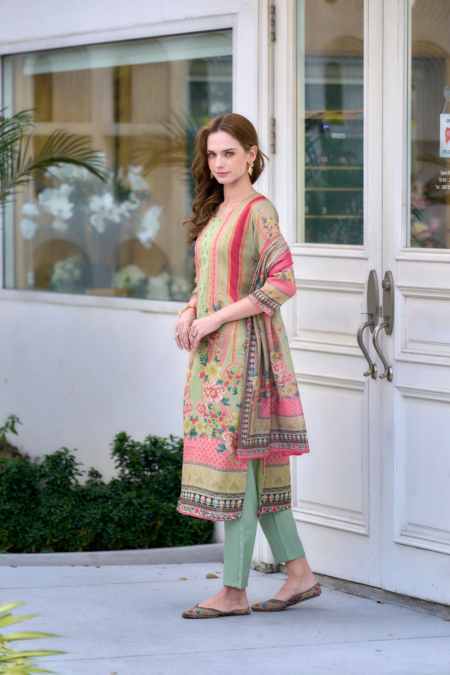 Elegant Pista Green Silk Blend Kurta Set with Embroidered Dupatta