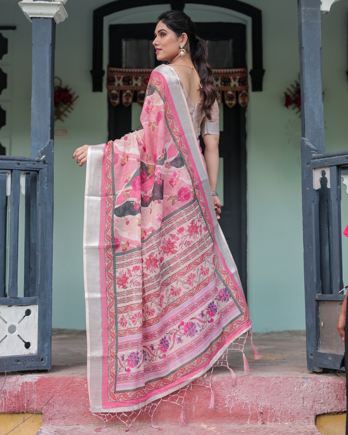 Soft Pink Soft Linen With Vibrant Floral & Traditional Prints Saree