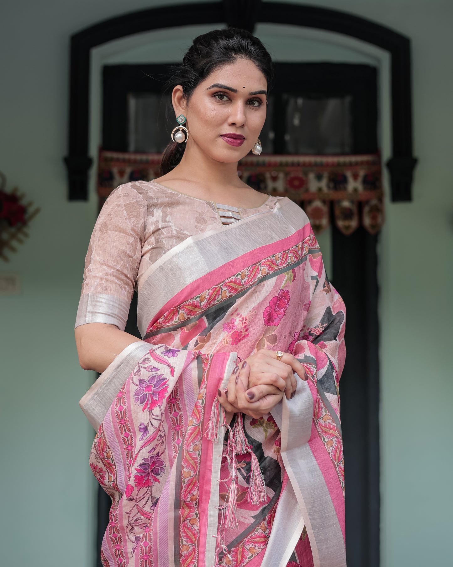Soft Pink Soft Linen With Vibrant Floral & Traditional Prints Saree