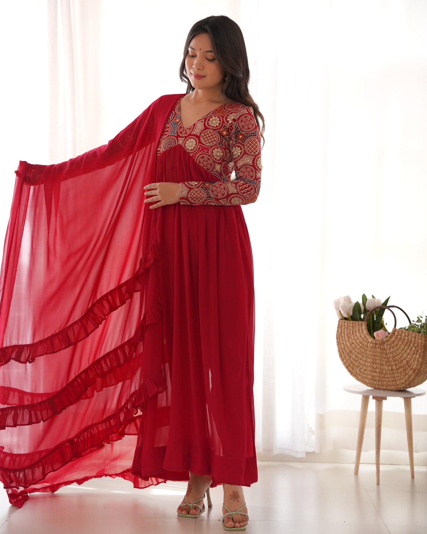 Pure Fox Georgette Embroidered Kurta Set With Pants And Dupatta By Stylish Ethnic