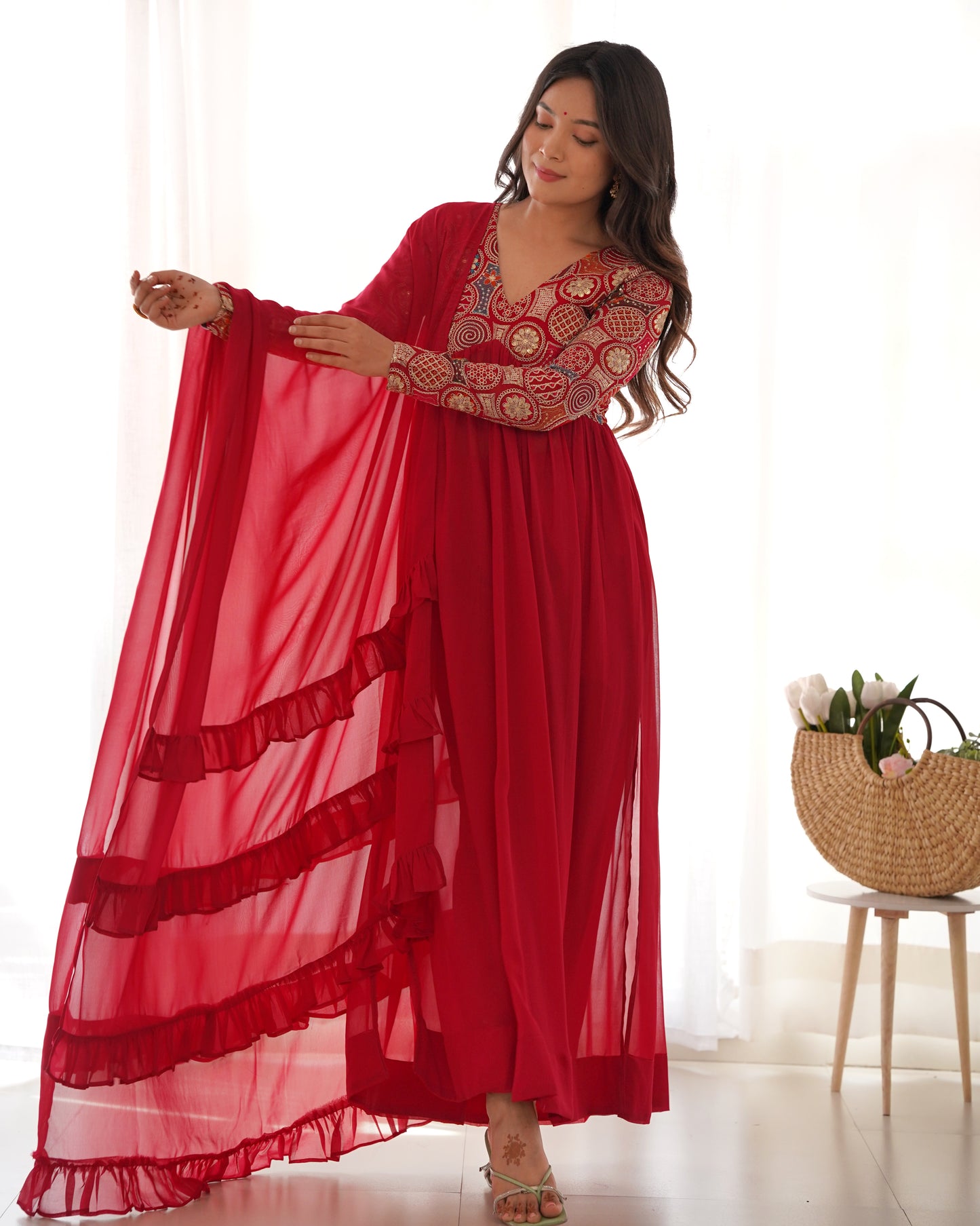 Pure Fox Georgette Embroidered Kurta Set With Pants And Dupatta By Stylish Ethnic