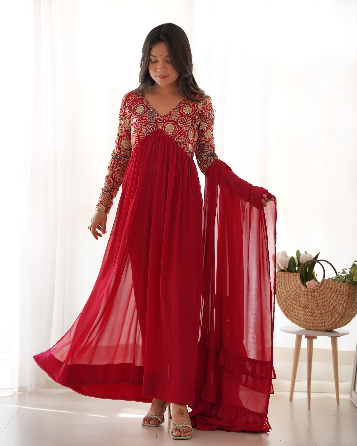 Pure Fox Georgette Embroidered Kurta Set With Pants And Dupatta By Stylish Ethnic