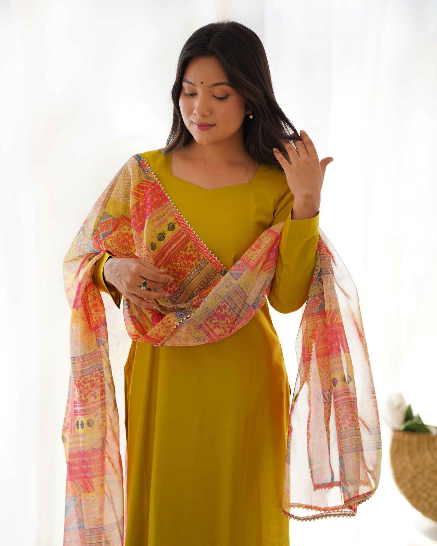 Liril Green Solid Viscose Kurta Set By Stylish Ethnic