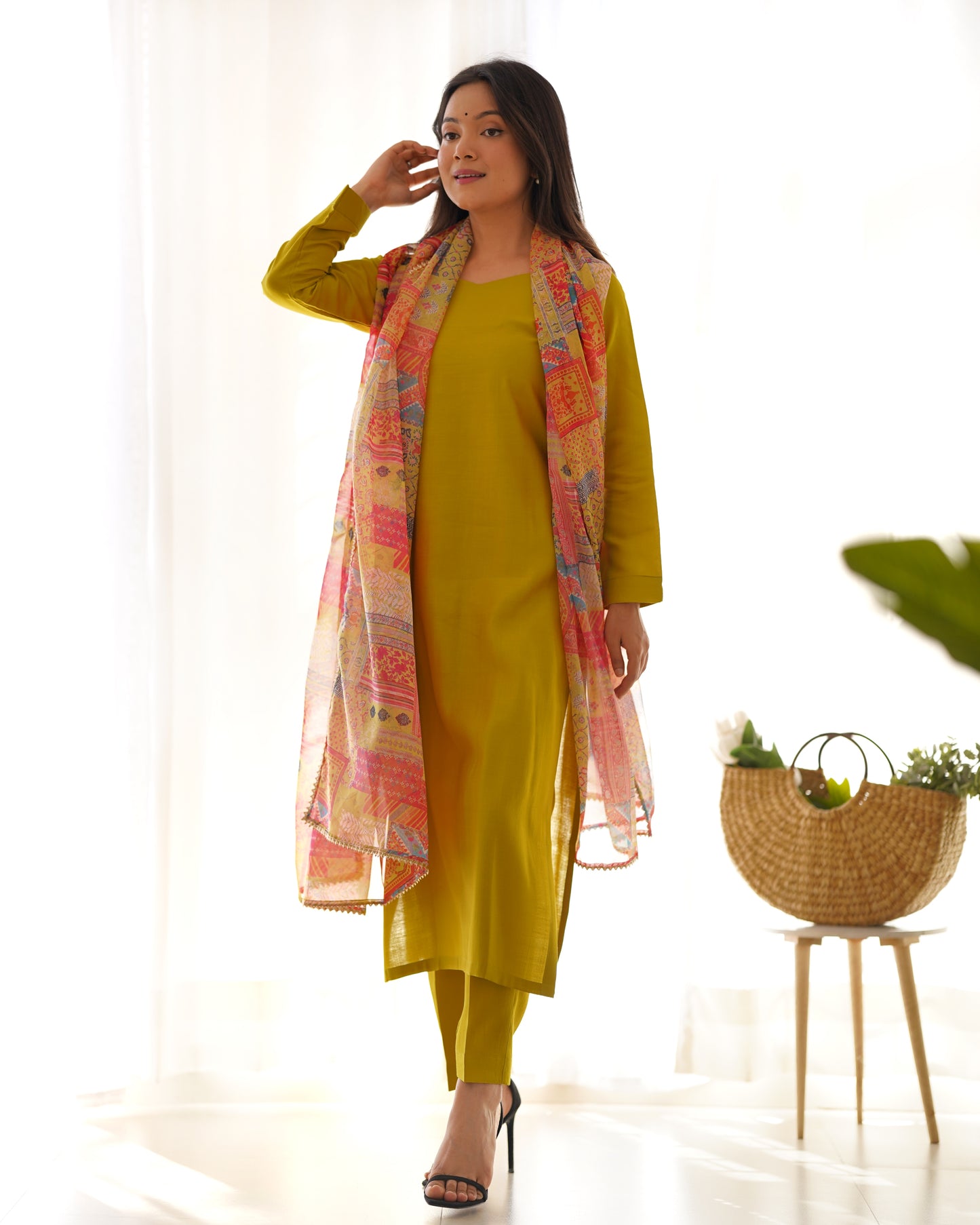 Liril Green Solid Viscose Kurta Set By Stylish Ethnic