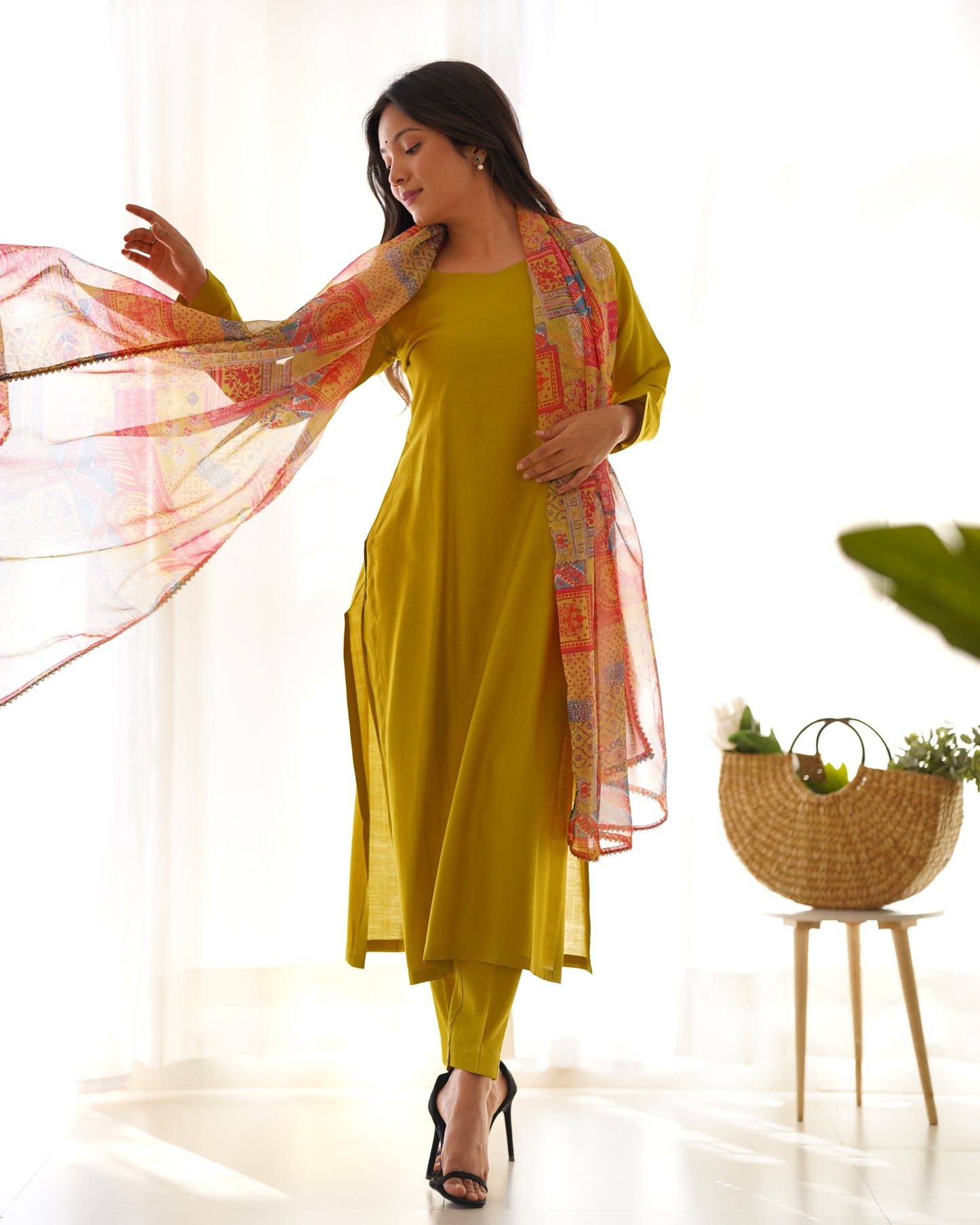 Liril Green Solid Viscose Kurta Set By Stylish Ethnic