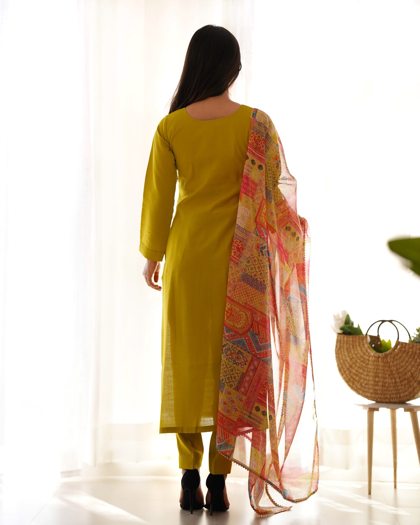 Liril Green Solid Viscose Kurta Set By Stylish Ethnic