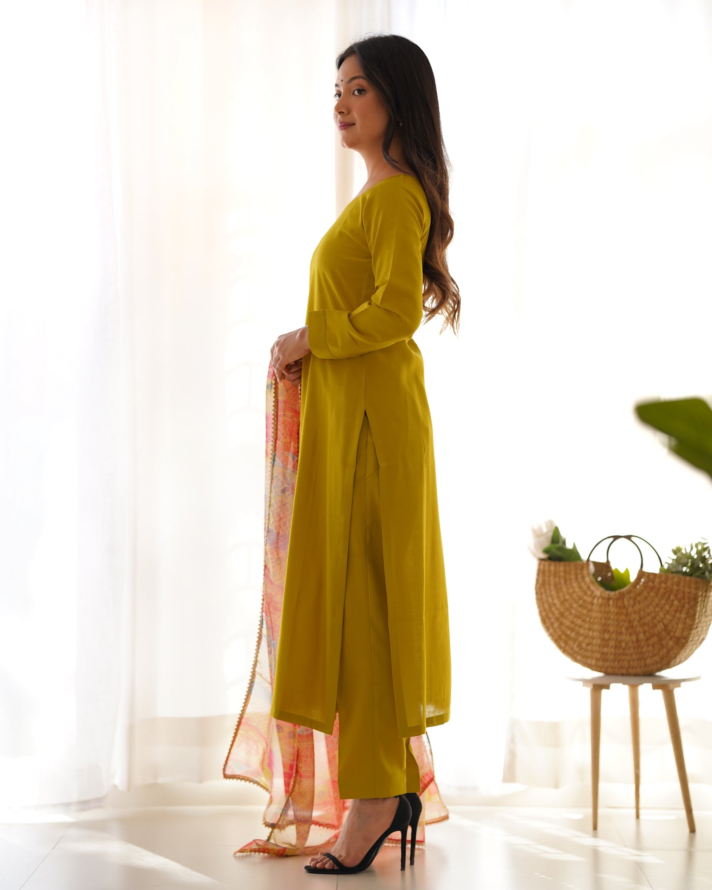 Liril Green Solid Viscose Kurta Set By Stylish Ethnic