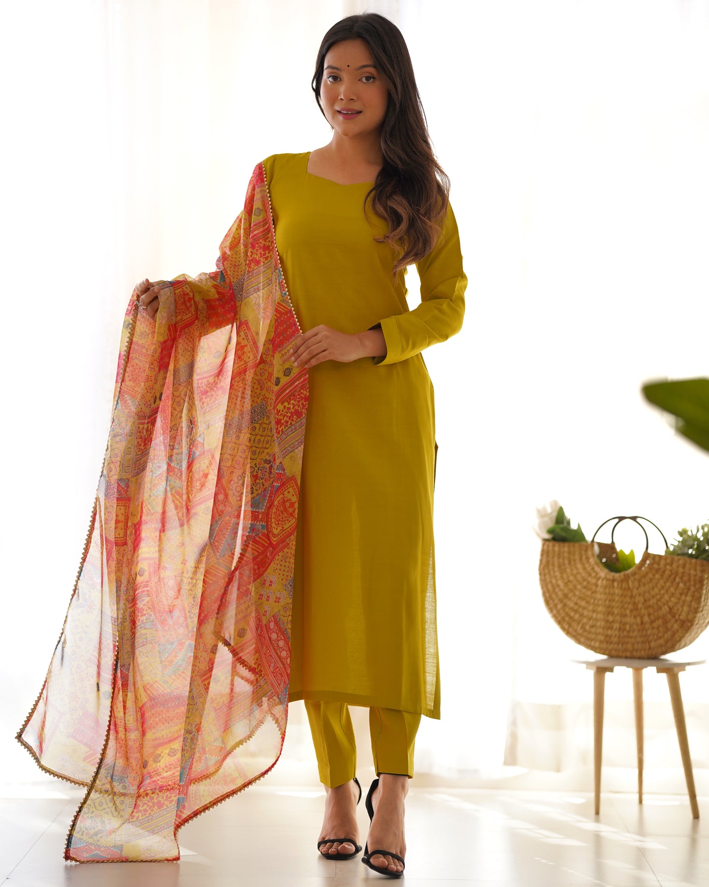 Liril Green Solid Viscose Kurta Set By Stylish Ethnic