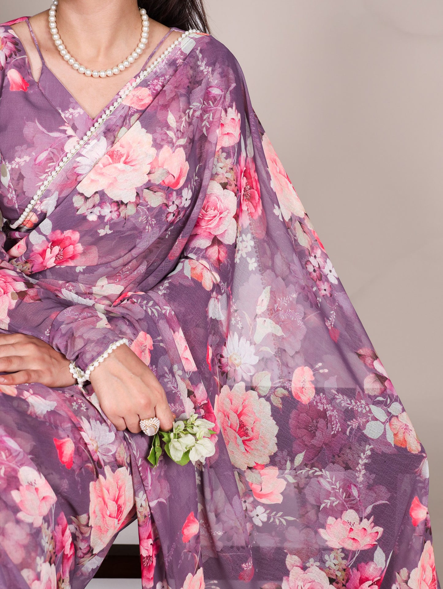Onion Refined Beauty Weightless Marble Printed Saree with Pearl Lace Border