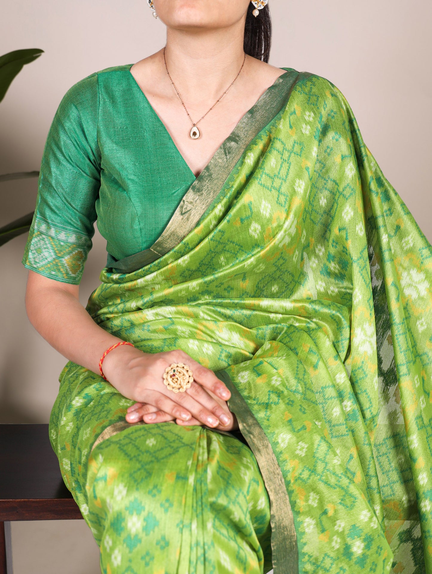Parrot Green Patola Love Jacquard Silk Saree with Zari Weaving Work & Unstitched Blouse