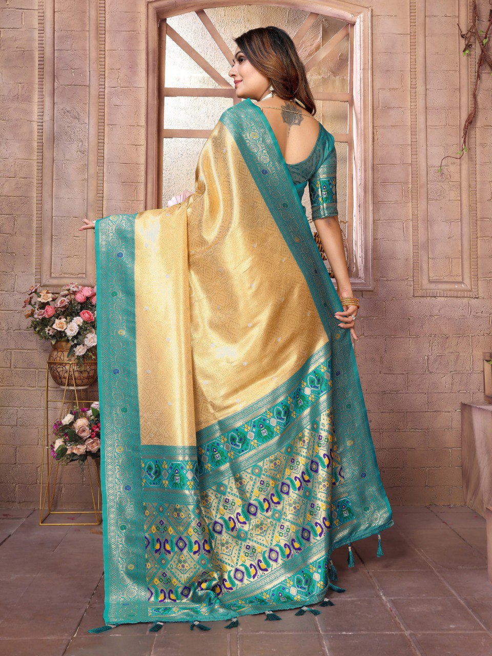 Golden Banarasi Silk Saree With Blouse Piece