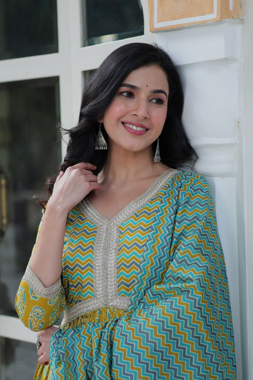 Pure Cotton Green Kurta Set with Fancy V Neck and Adjustable Waist Bottom
