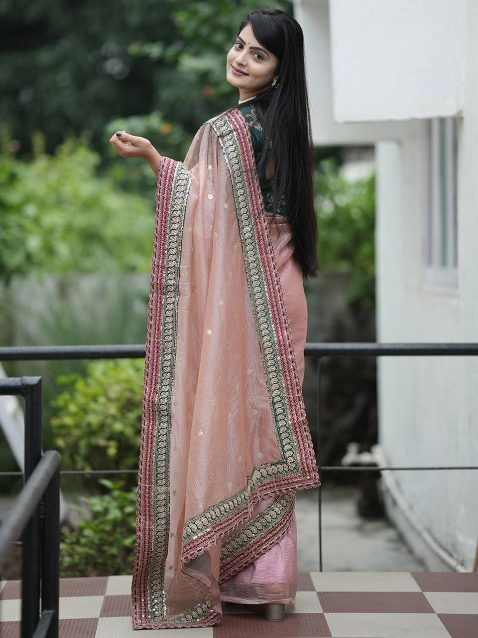 Pink Banarasi Silk Saree With Blouse Piece