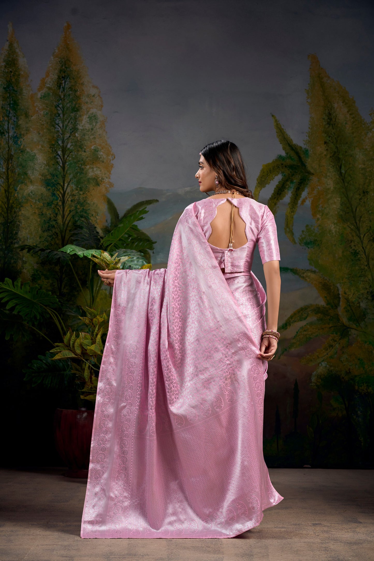 Elegant Kanjivaram Silk Pink Saree with Zari Weaving Work | Traditional Ethnic Wear for Weddings and Festivals