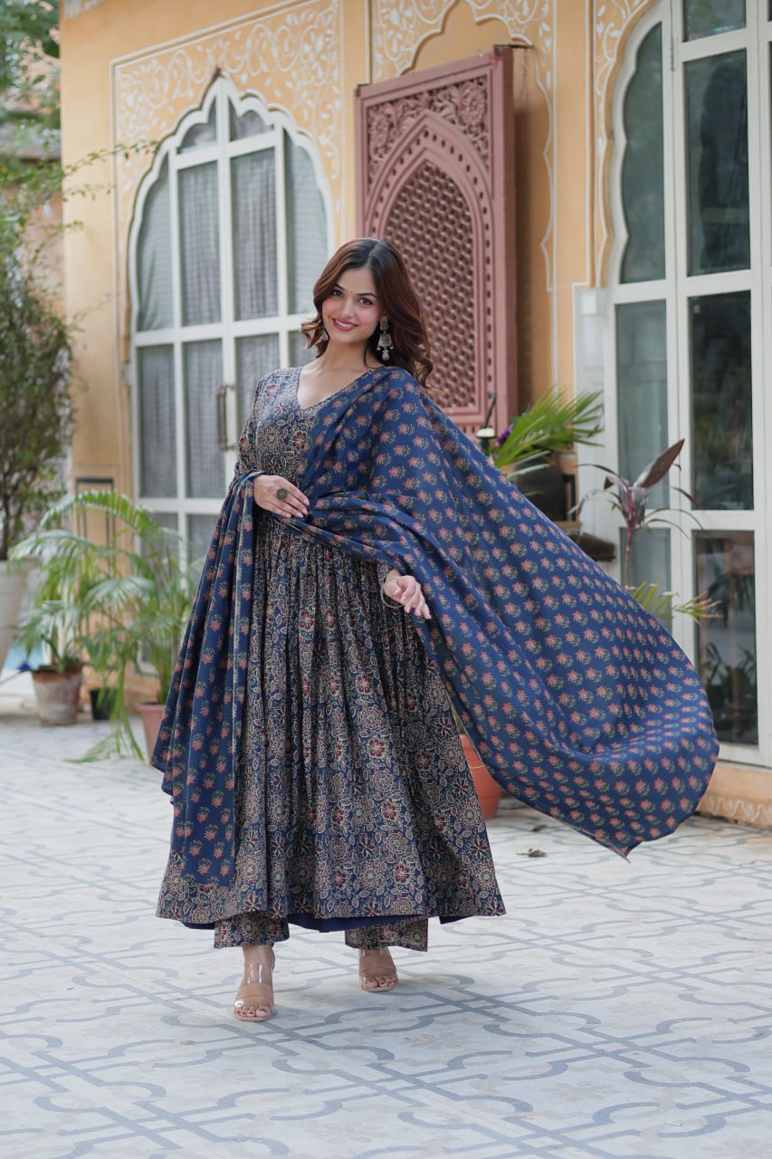 Elegant Pure Cotton Blue Kurta Set with Dupatta – Full Sleeves & Fancy V Neck Design