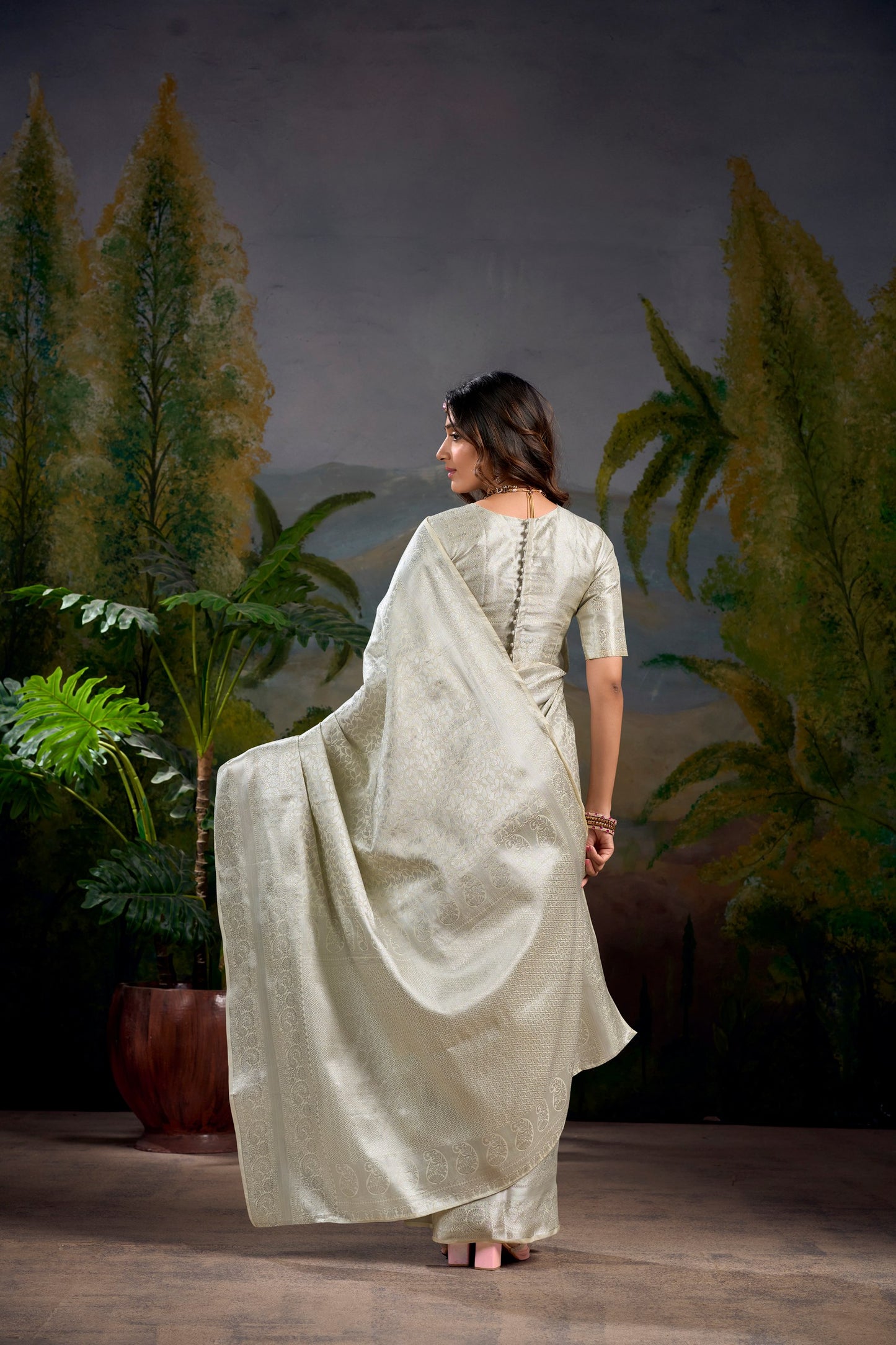 Elegant Kanjivaram Silk White Saree with Zari Weaving Work | Traditional Ethnic Wear for Weddings and Festivals