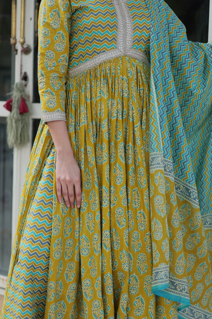 Pure Cotton Green Kurta Set with Fancy V Neck and Adjustable Waist Bottom