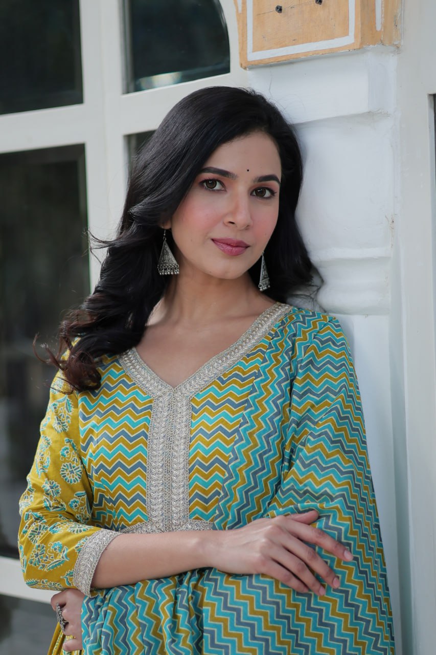 Pure Cotton Green Kurta Set with Fancy V Neck and Adjustable Waist Bottom