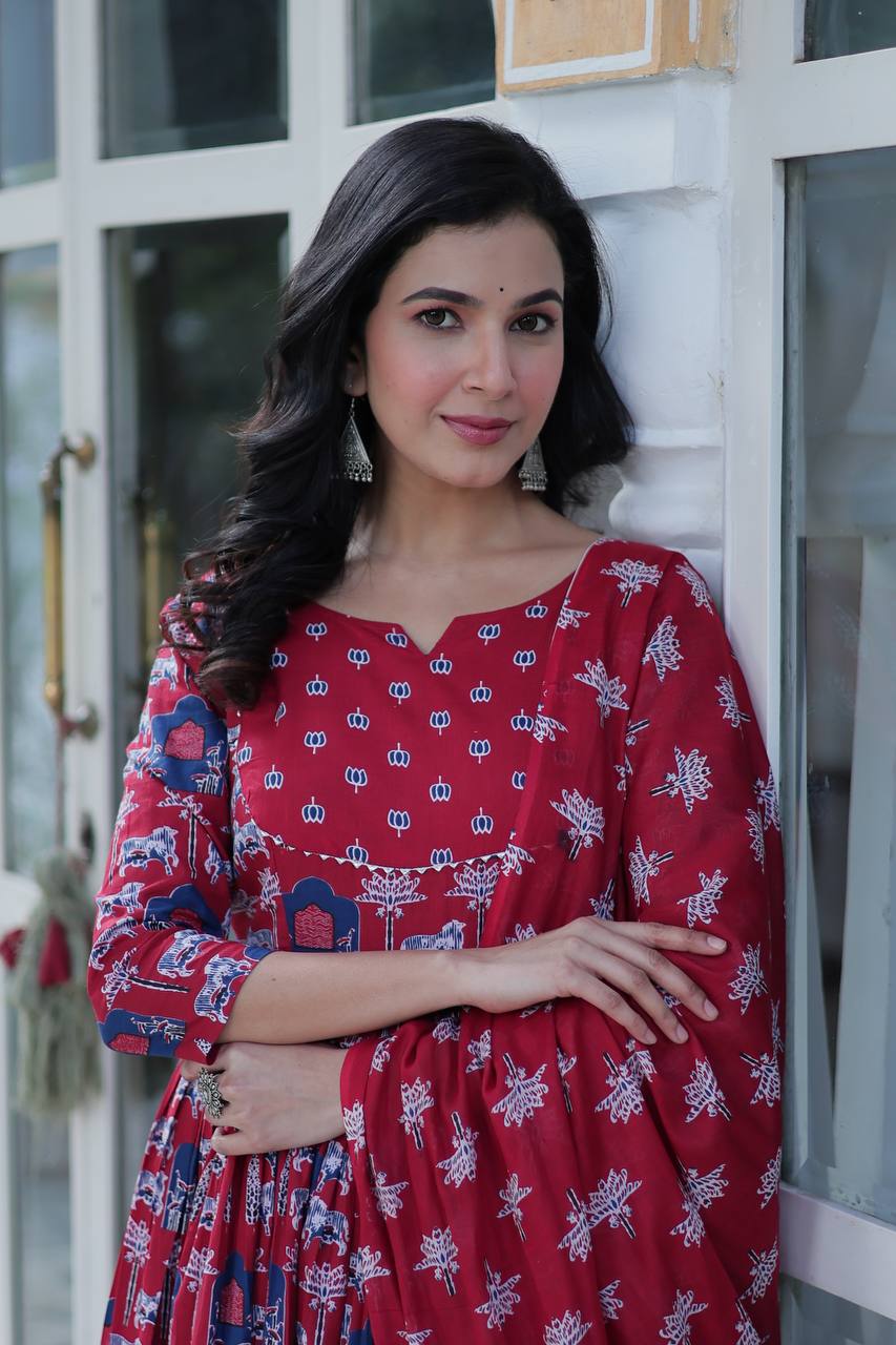 Pure Cotton Pink Suit Set with Fancy Round Neck – Elegant Everyday Wear