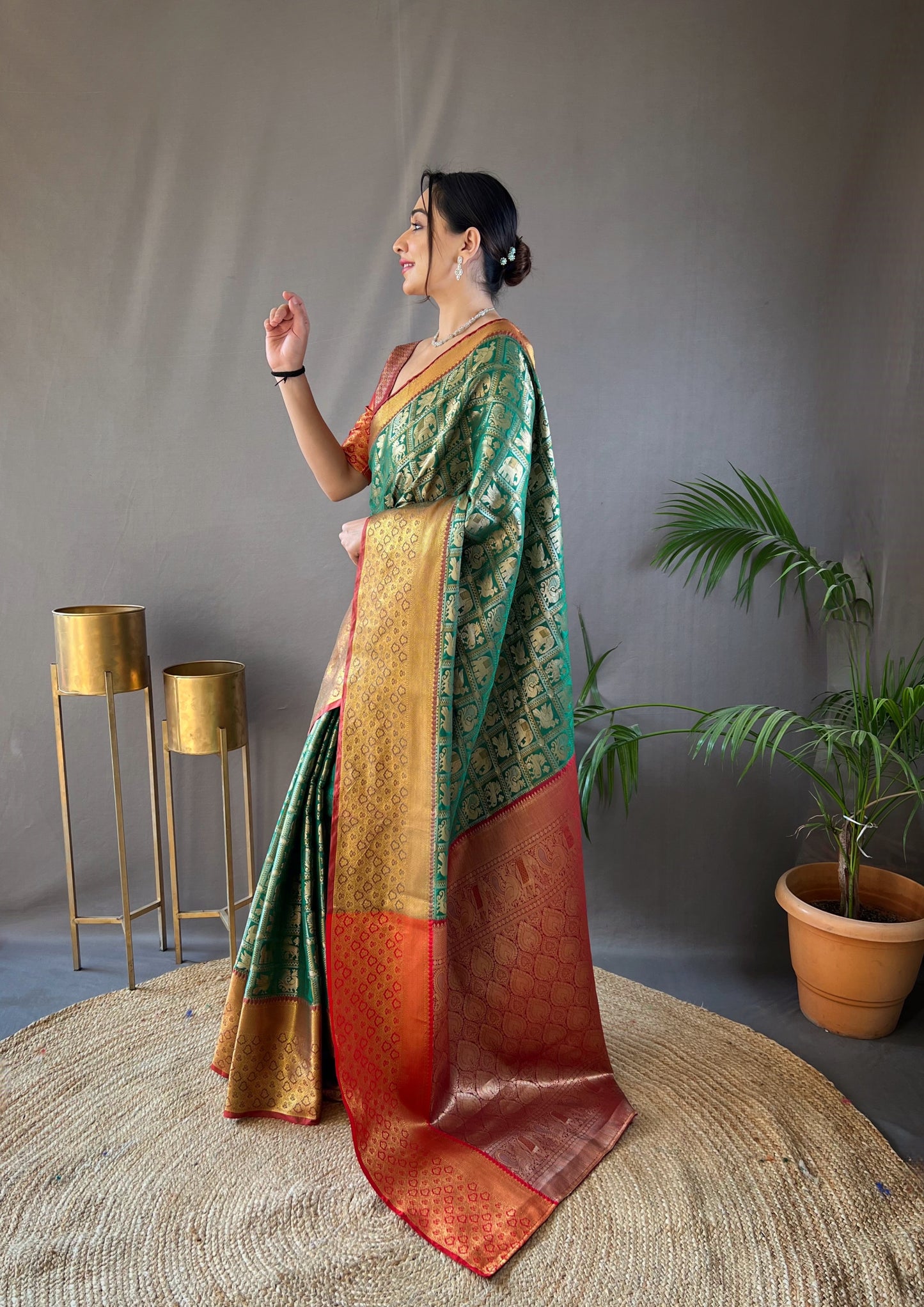 Women Dark Green Pattu Silk And Zari Weaving Rich Pallu Saree With Blouse For Women