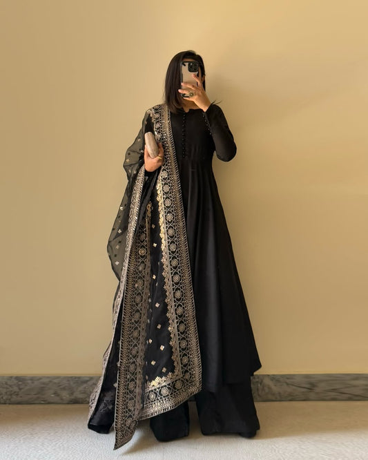 Stylish Pure Fox Georgette Kurta Set with Potli Button Detailing and Dupatta
