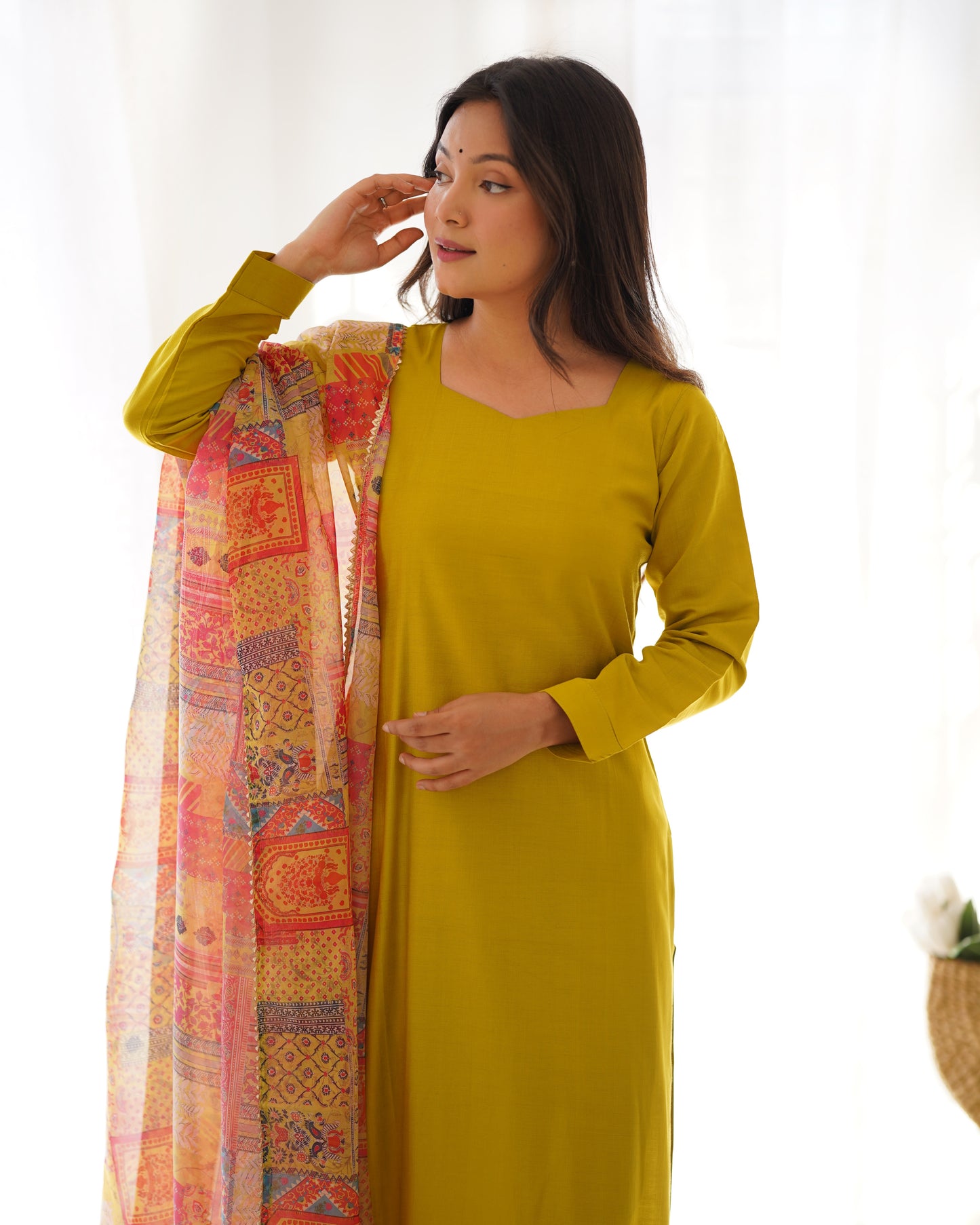Liril Green Solid Viscose Kurta Set By Stylish Ethnic