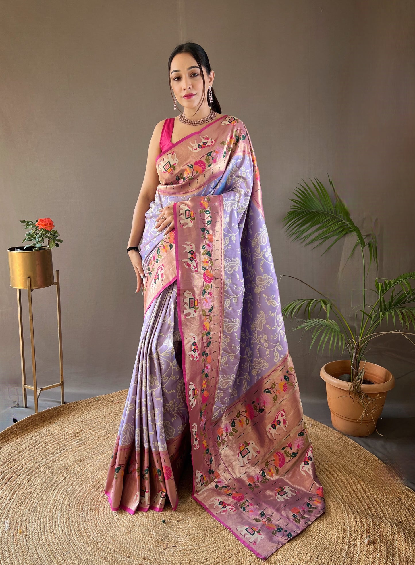 Women Paisley Lavender Woven Saree with Contrast Border