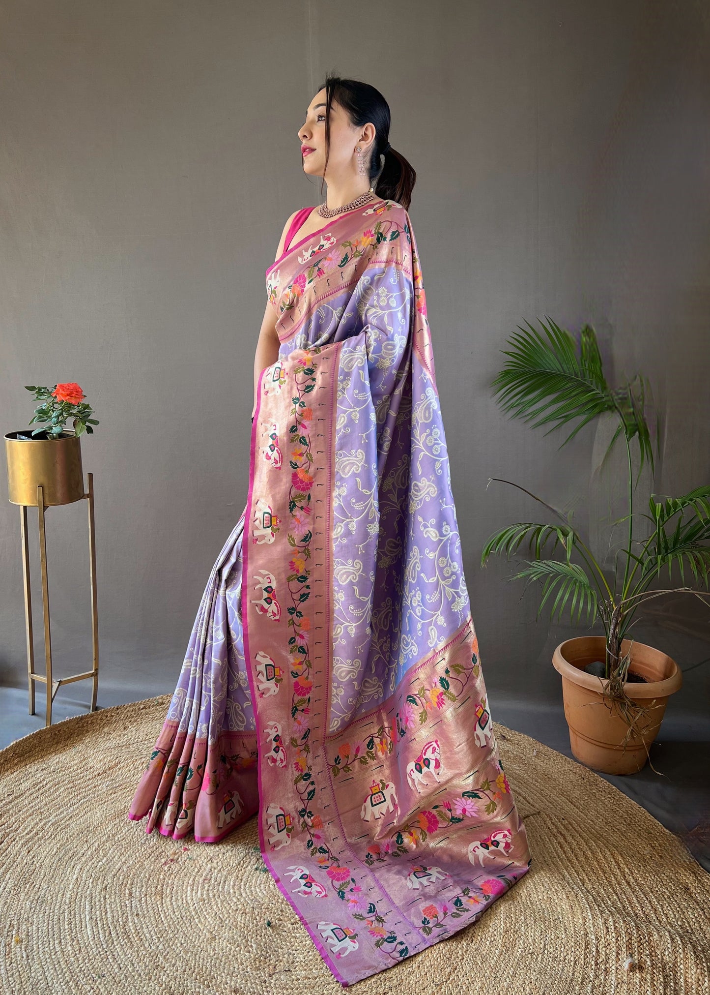 Women Paisley Lavender Woven Saree with Contrast Border