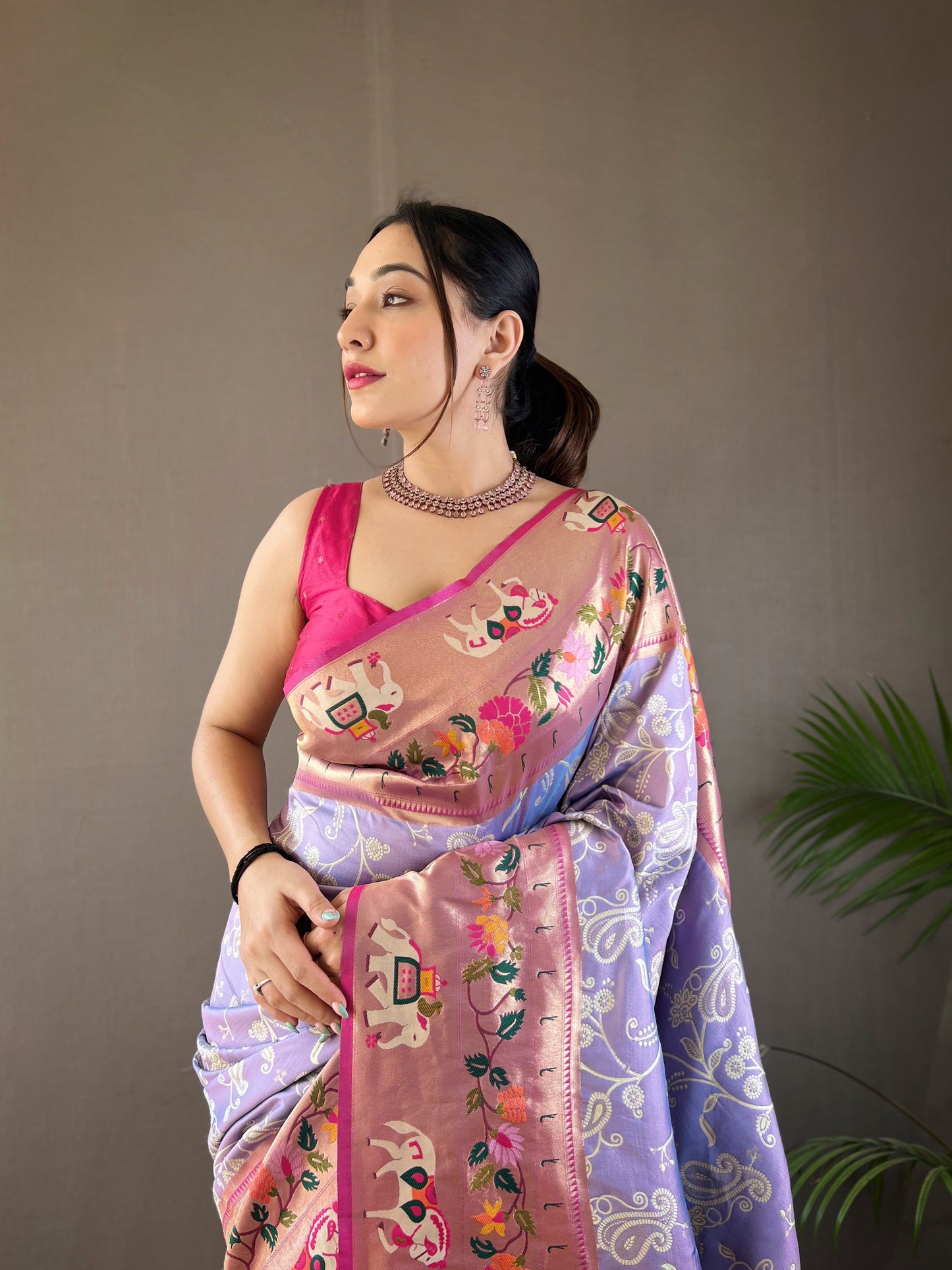 Women Paisley Lavender Woven Saree with Contrast Border