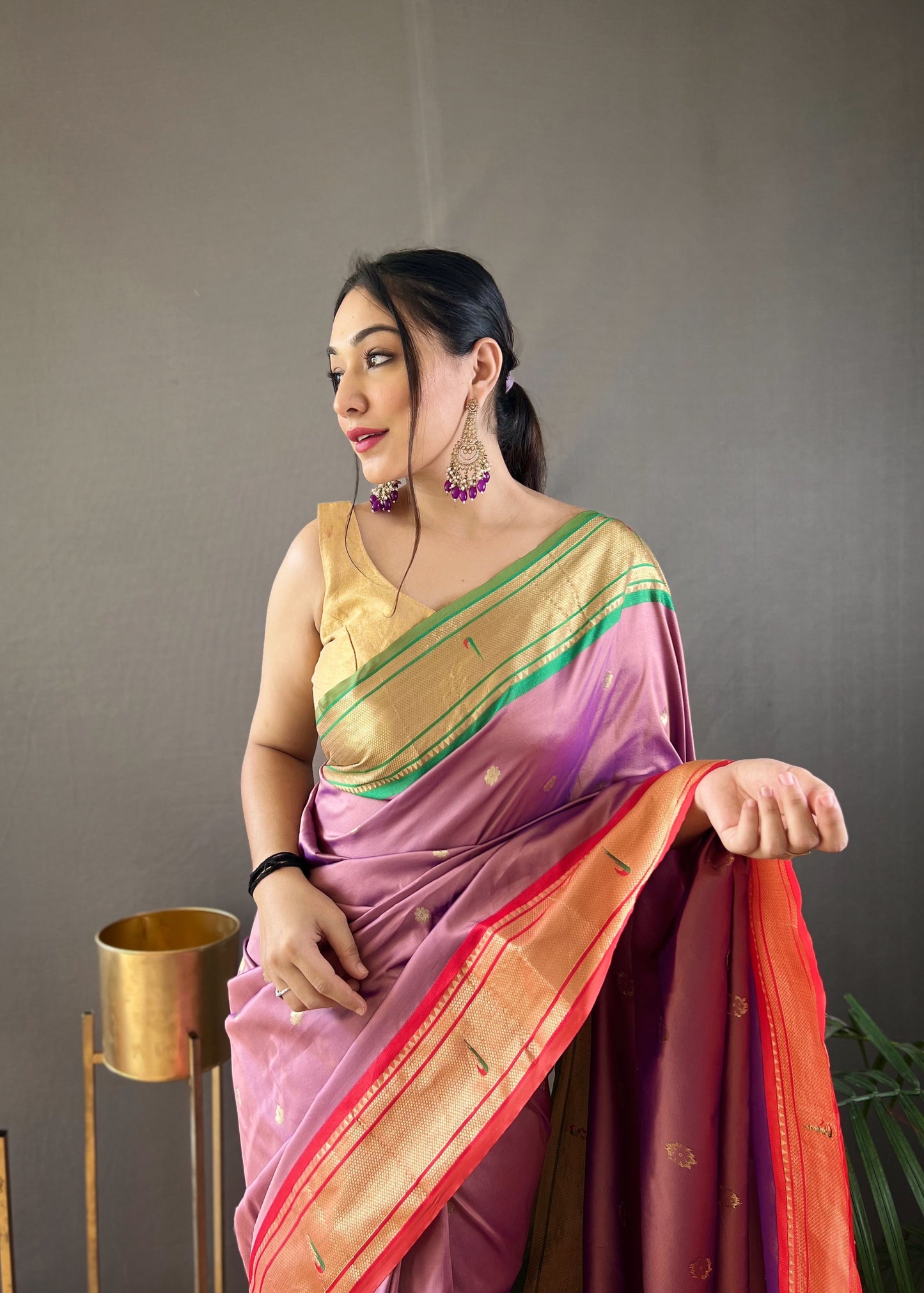 Women Woven Lavender Saree with Contrast Border