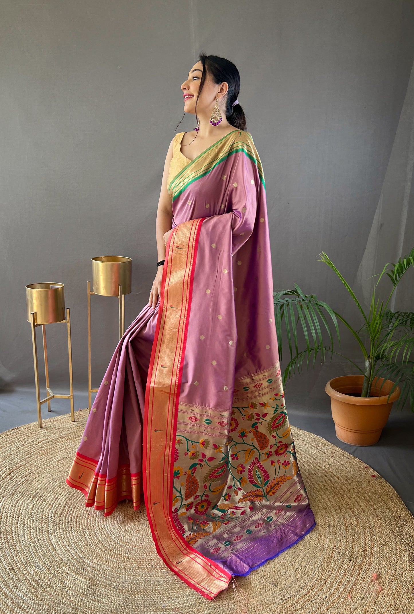 Women Woven Lavender Saree with Contrast Border