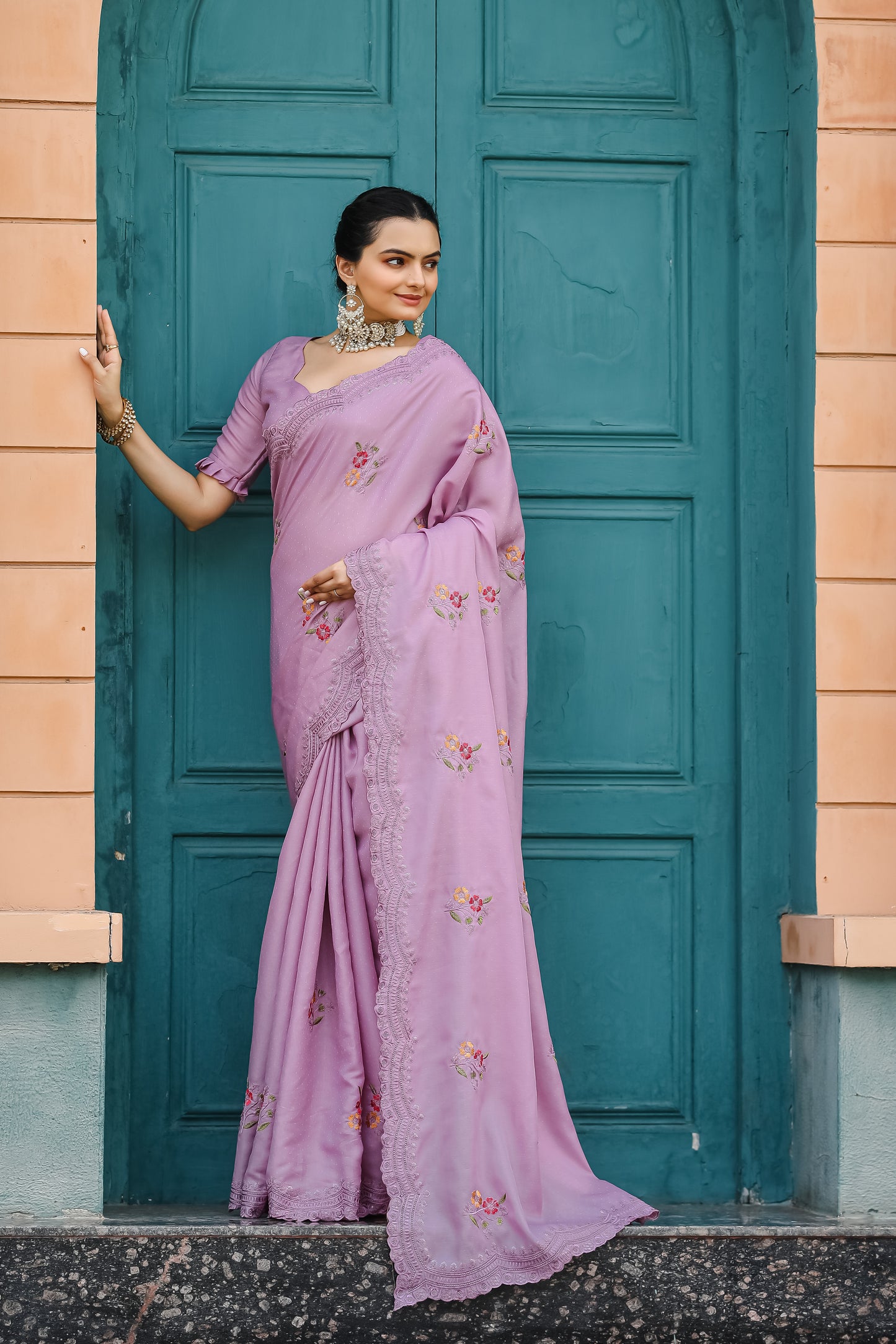 Women Embroidered Lavender Saree with Contrast Border