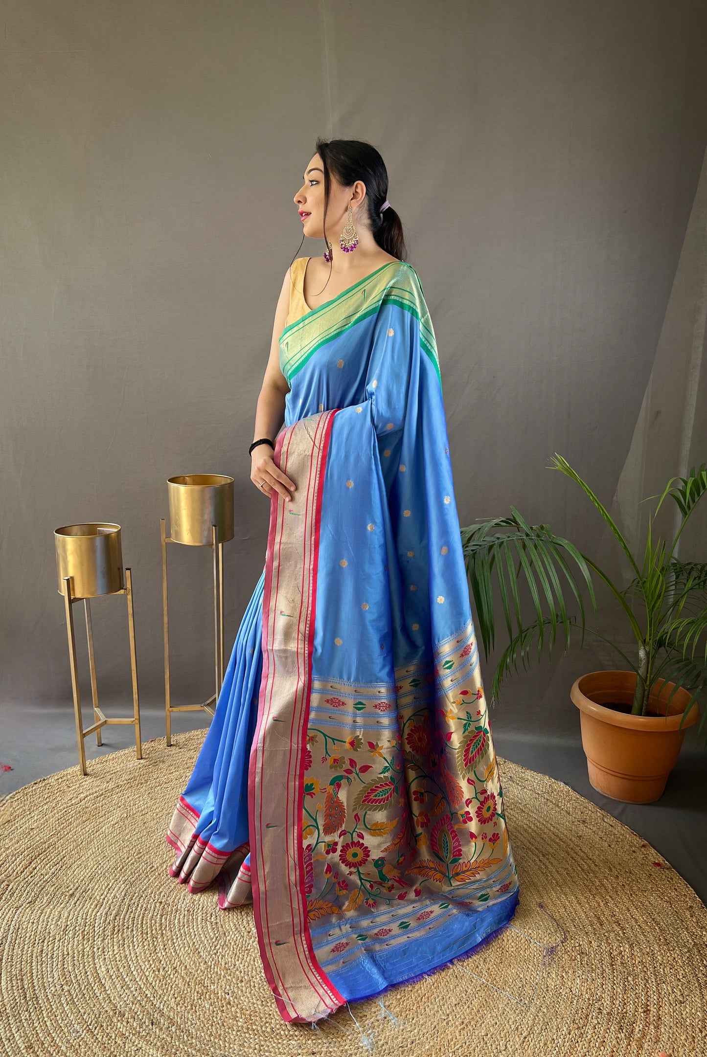 Women Woven Light Denim  Saree with Contrast Border