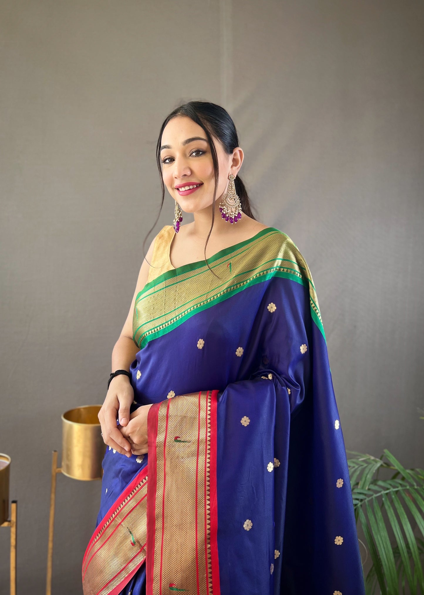 Women Woven Blue Saree with Contrast Border