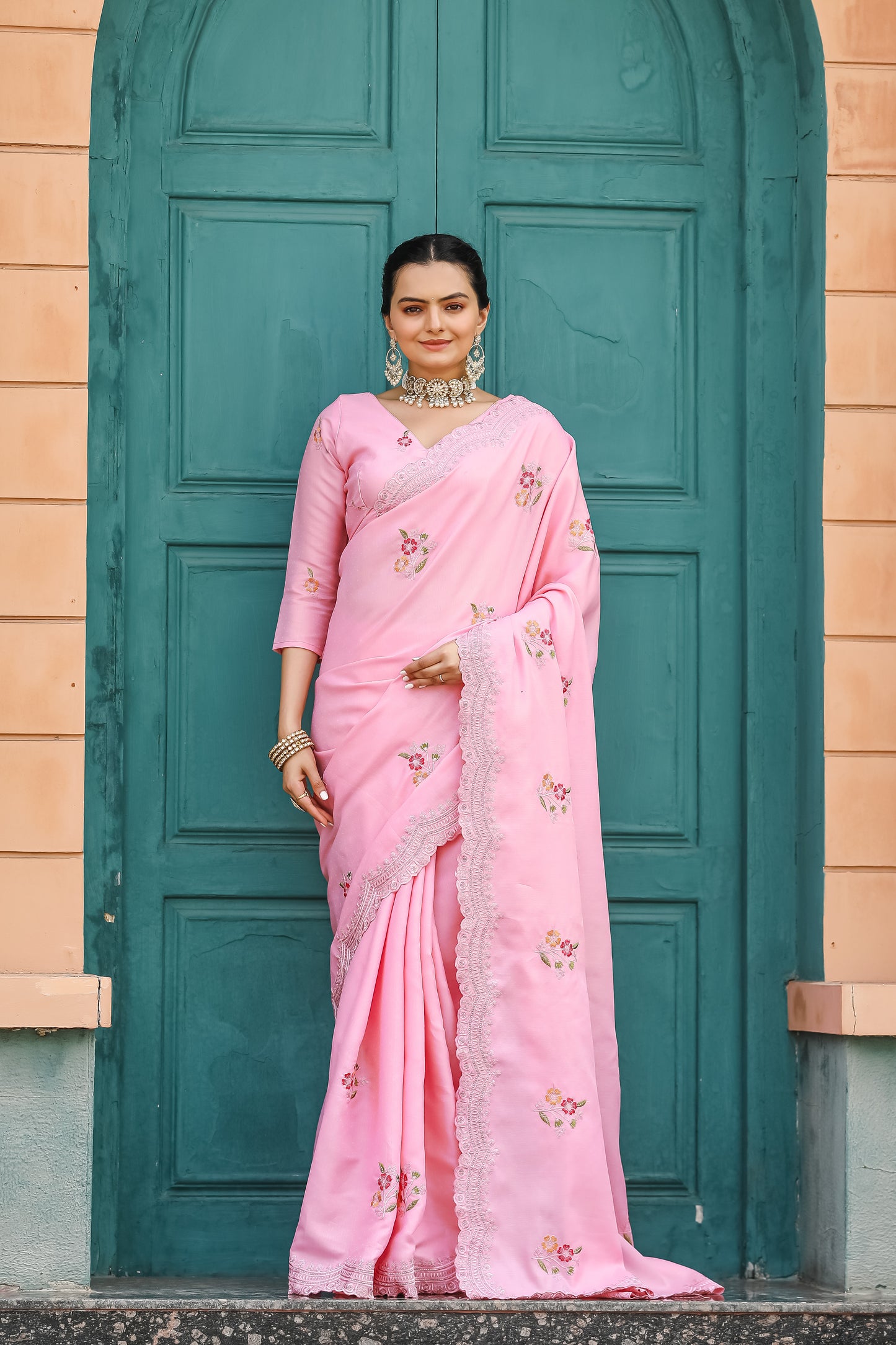 Women Embroidered Pink Saree with Contrast Border