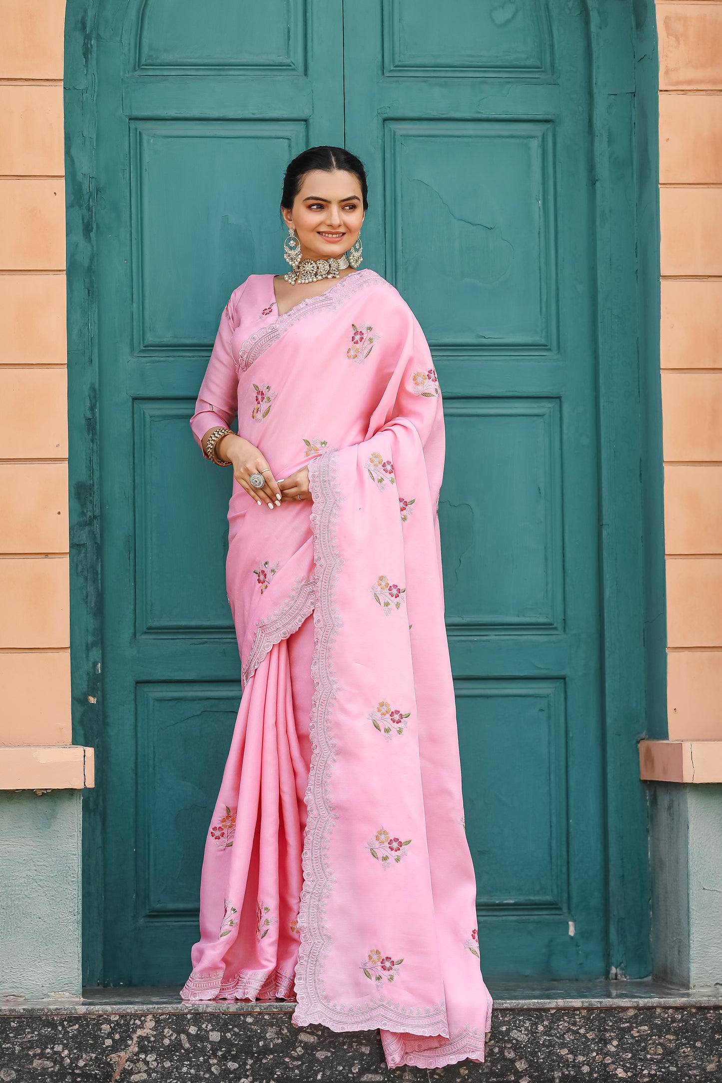 Women Embroidered Pink Saree with Contrast Border