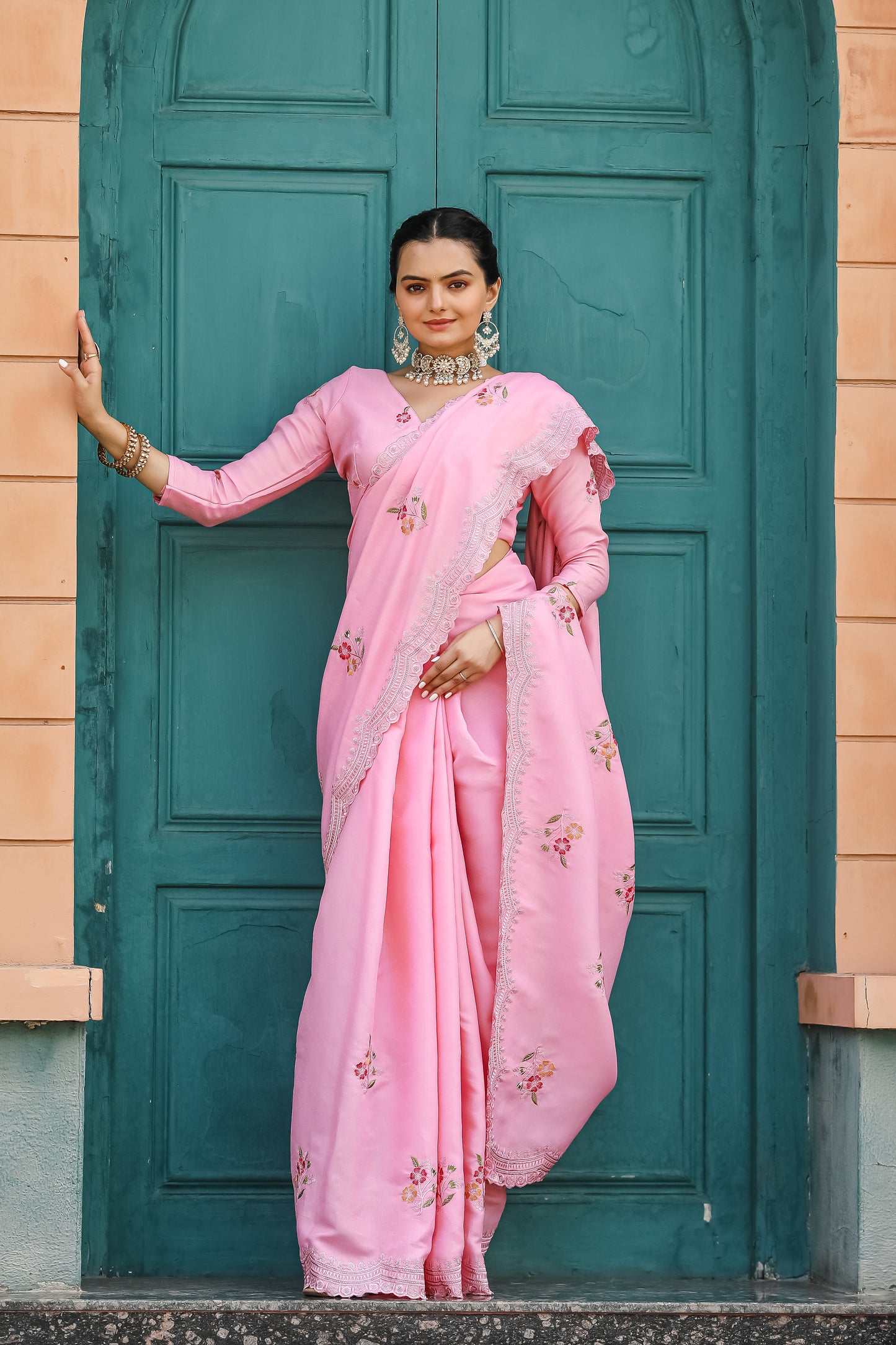 Women Embroidered Pink Saree with Contrast Border