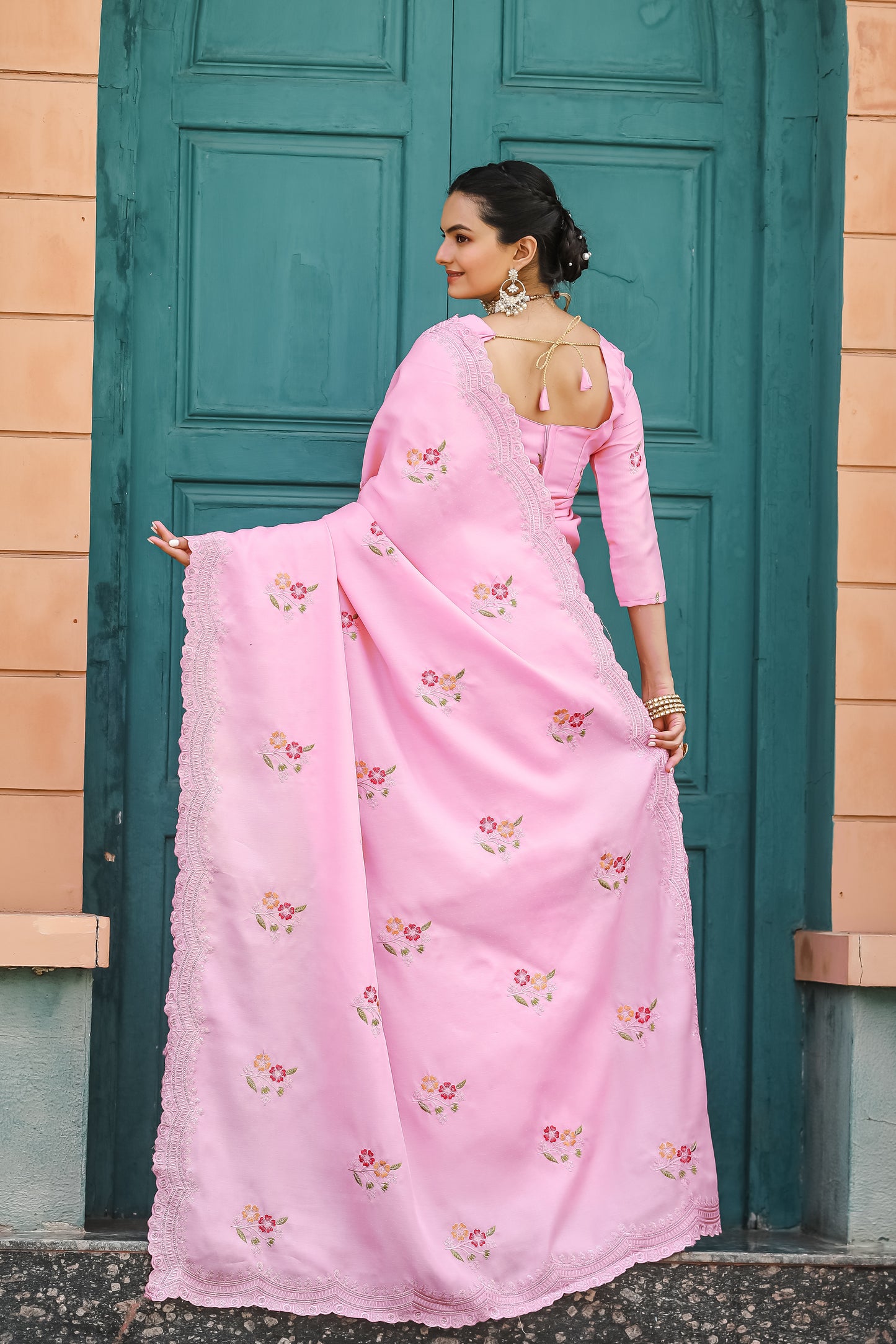 Women Embroidered Pink Saree with Contrast Border