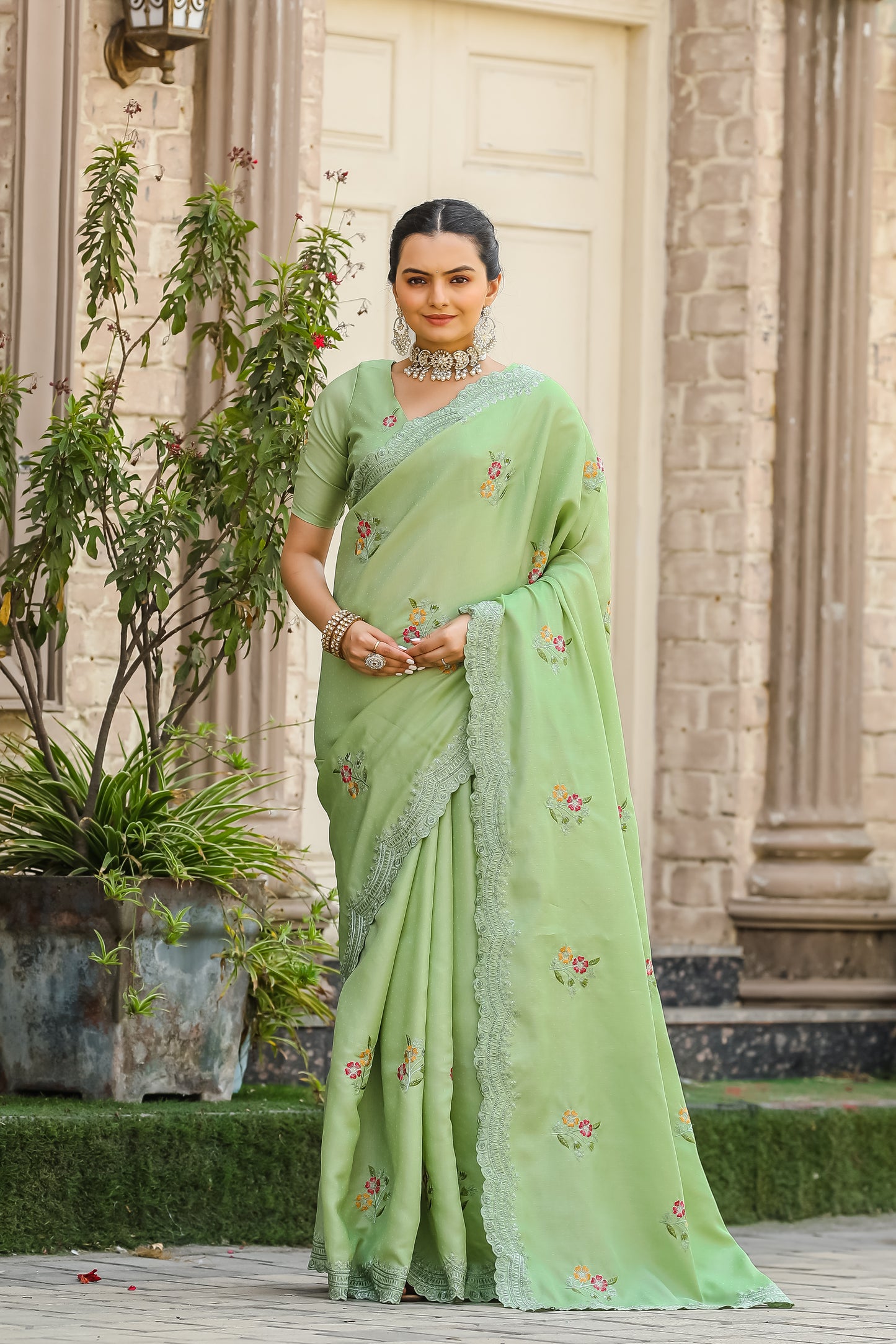 Women Embroidered Green Saree with Contrast Border