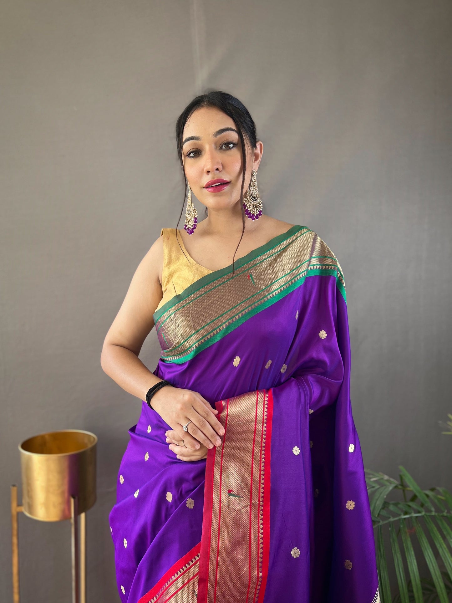 Women Woven Purple Saree with Contrast Border