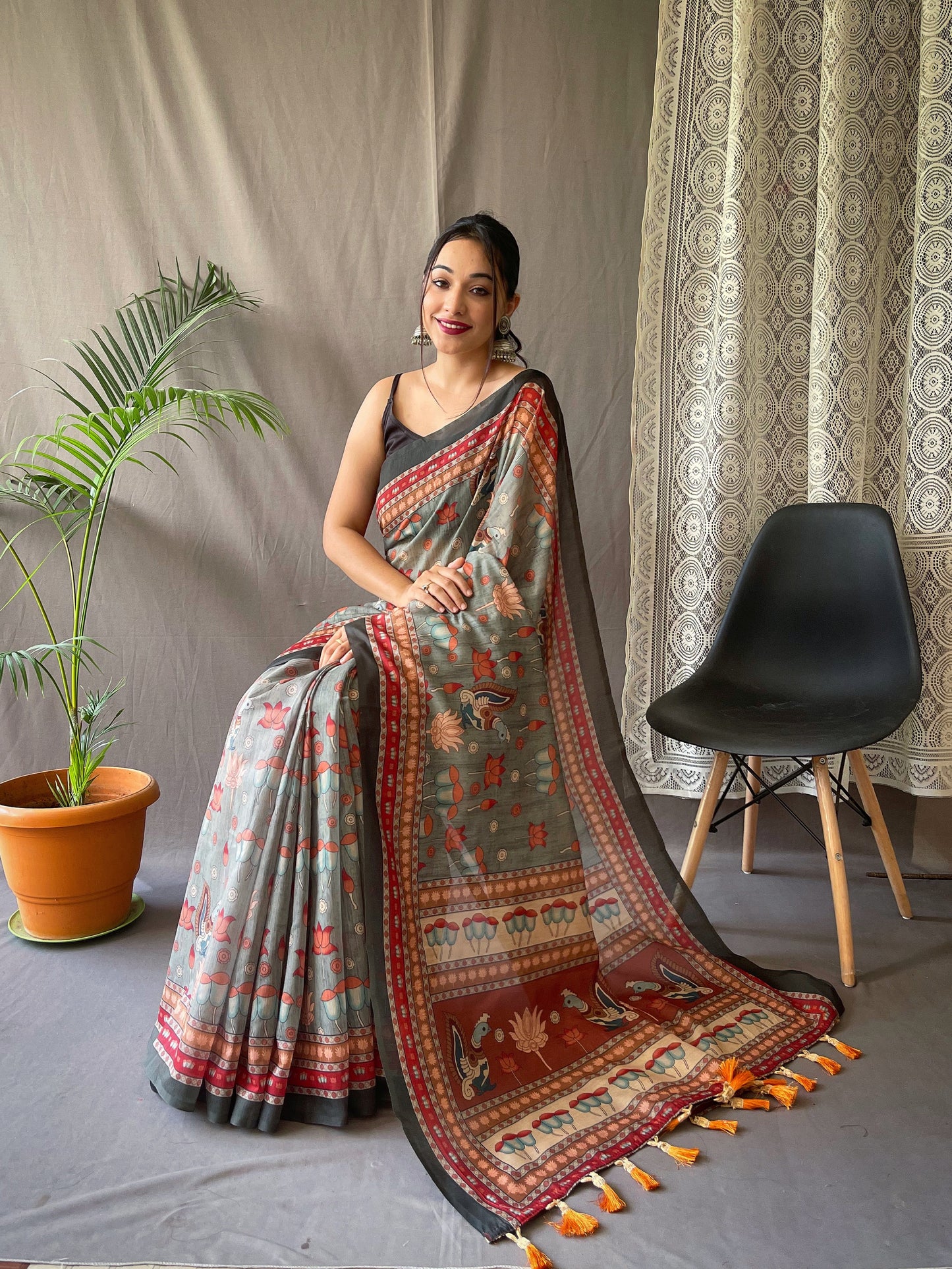 Fairytale Bottle Green Kalamkari Printed Saree With Adorable Blouse Piece