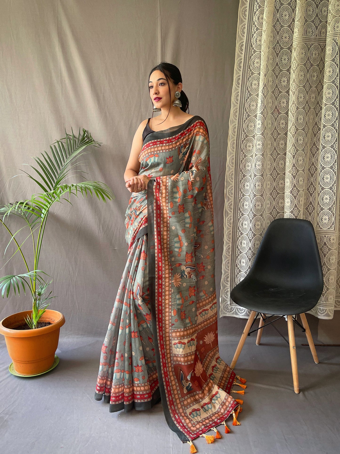 Fairytale Bottle Green Kalamkari Printed Saree With Adorable Blouse Piece