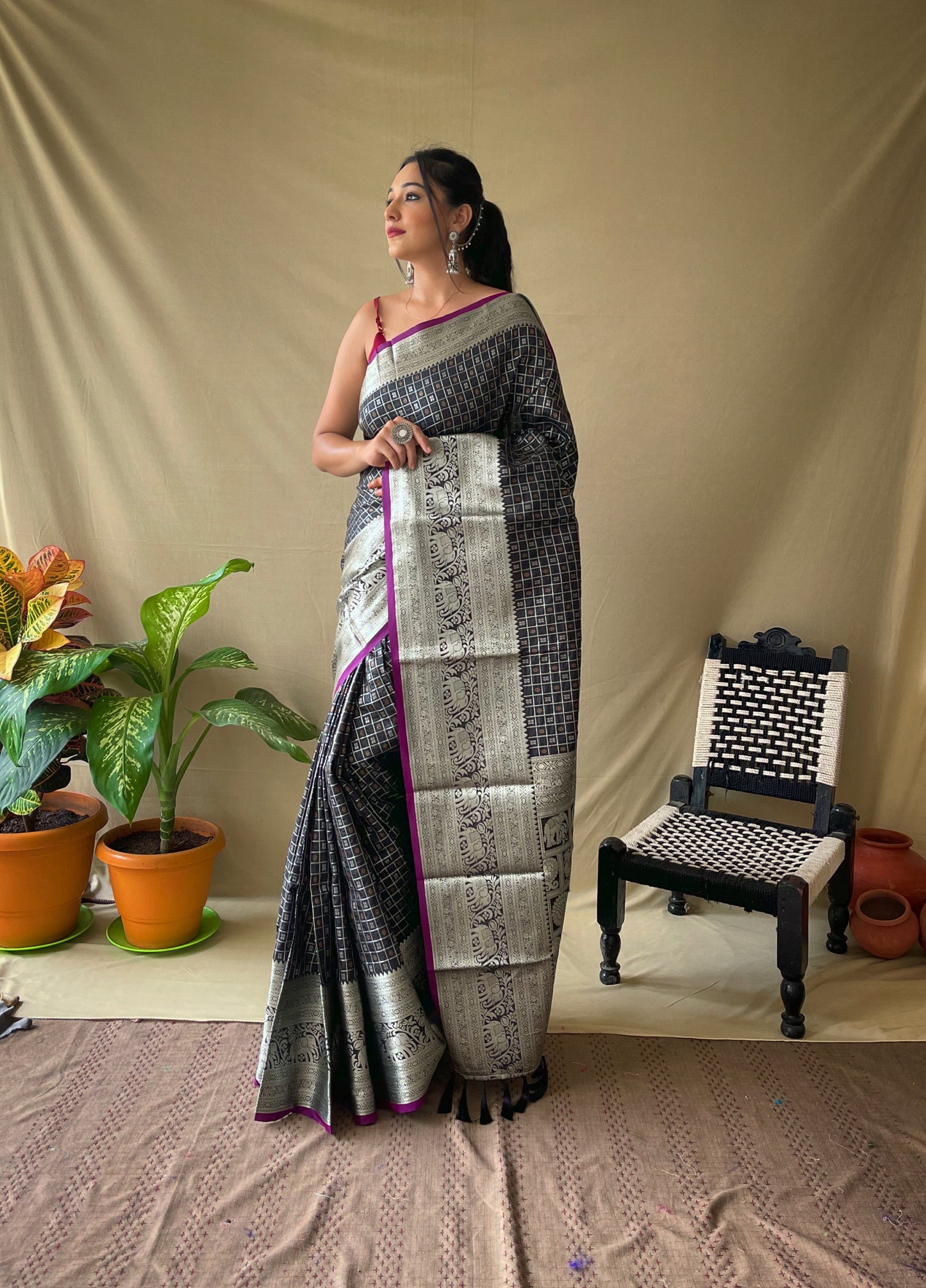 Black Soft Litchi Silk Khicha Checks Saree