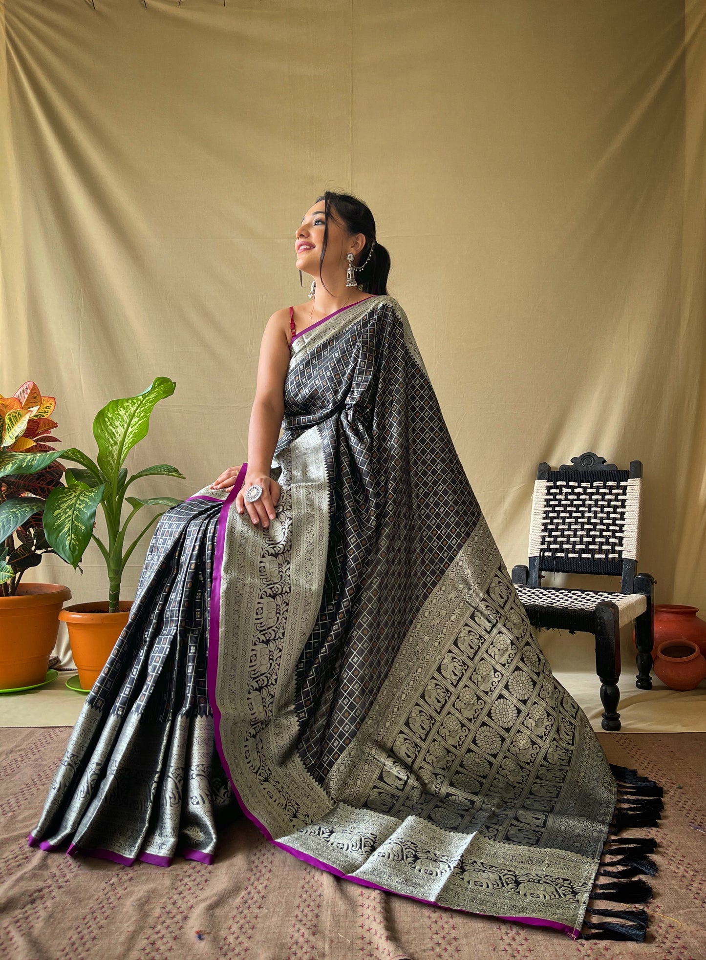 Black Soft Litchi Silk Khicha Checks Saree