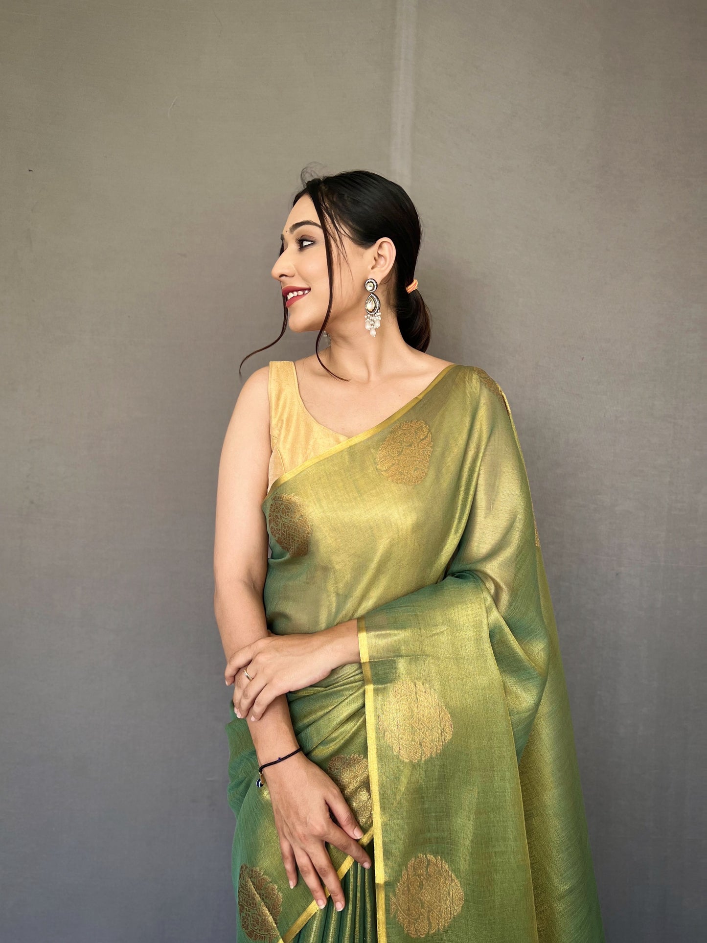 Green & Gold-Toned Woven Design Zari Tissue Saree