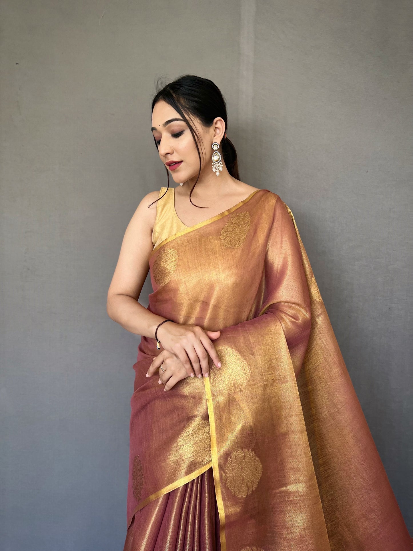 Dusty & Gold-Toned Woven Design Zari Tissue Saree