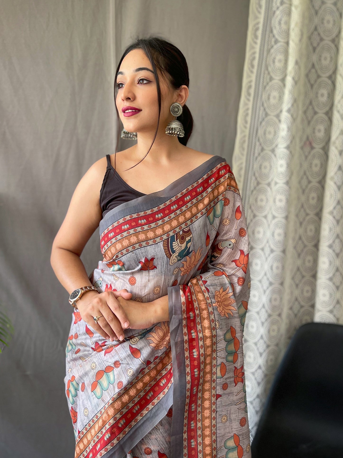 Fairytale Grey Kalamkari Printed Saree With Adorable Blouse Piece