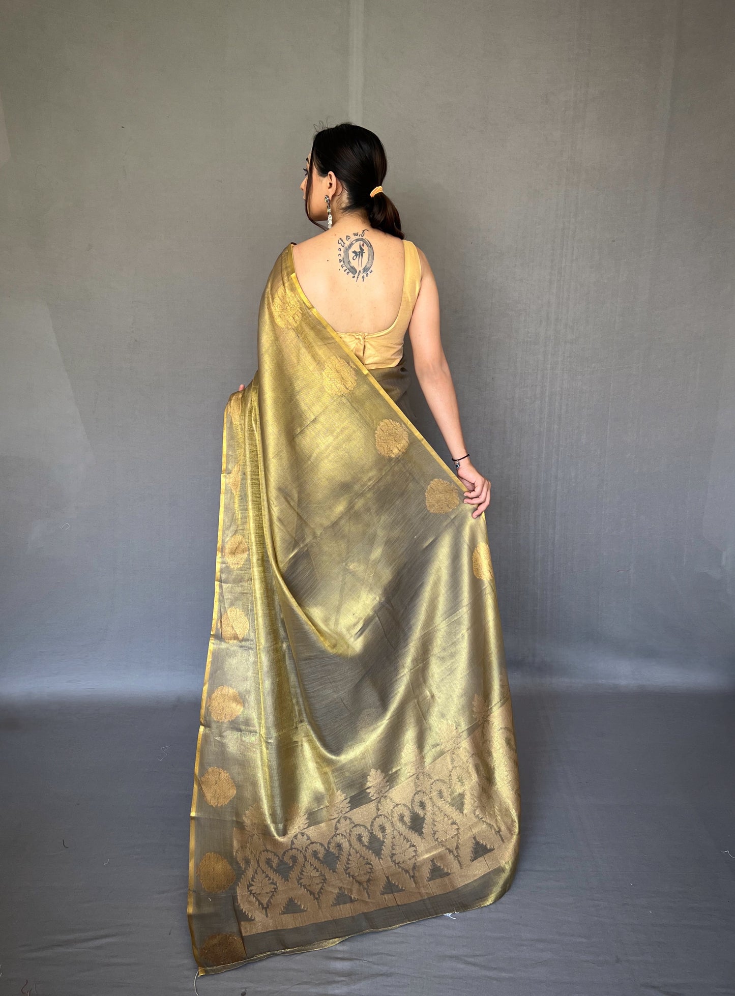 Mehendi green & Gold-Toned Woven Design Zari Tissue Saree