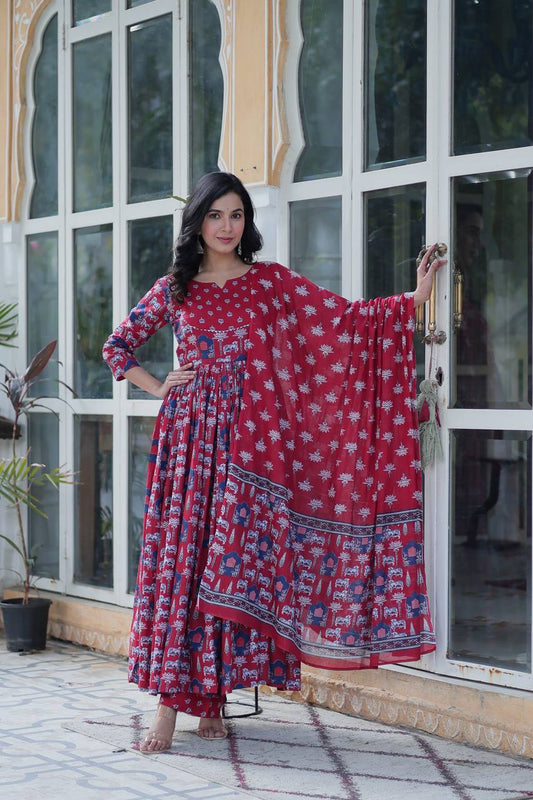 Pure Cotton Pink Suit Set with Fancy Round Neck – Elegant Everyday Wear