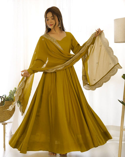 Elegant 16 Kali Romansilk Chanderi Mustrad Yellow Anarkali Set with Embroidery Dupatta